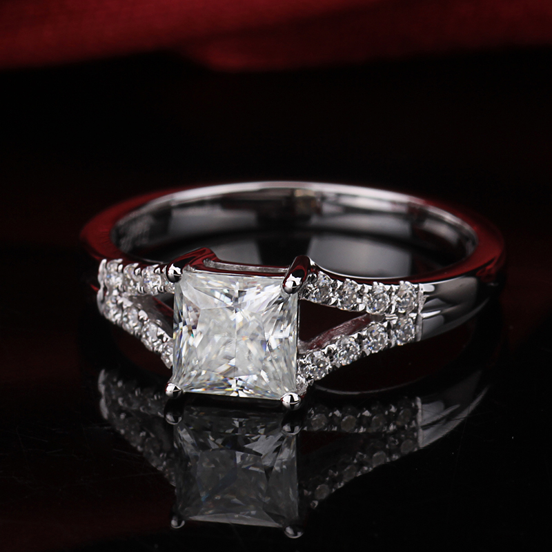 Moissanite wedding ring