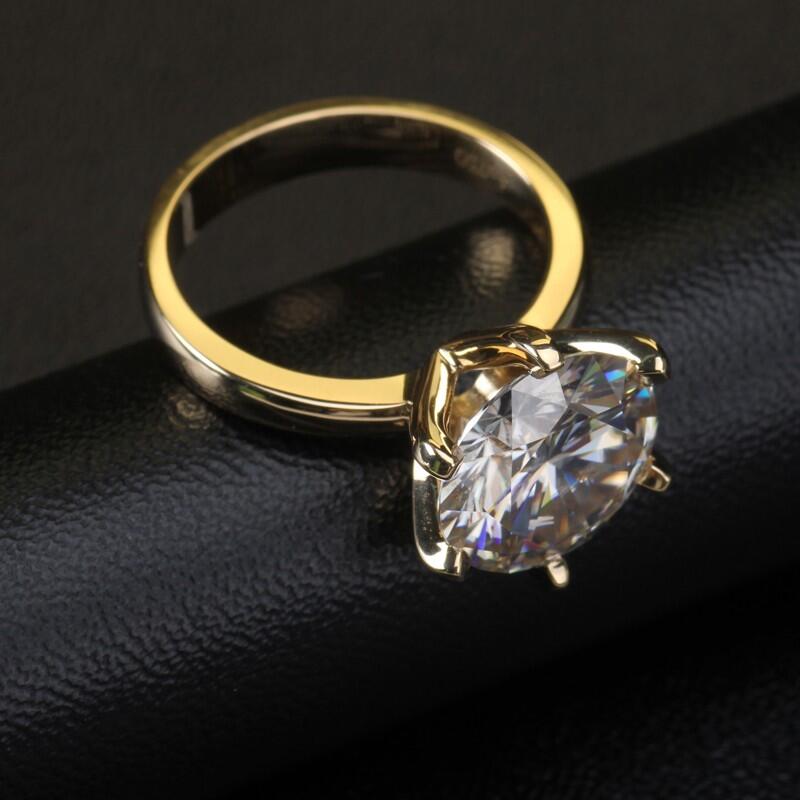 18k yellow gold moissanite ring